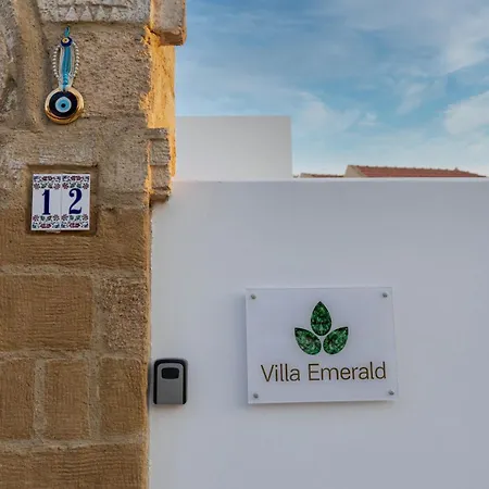 Villa Emerald *
